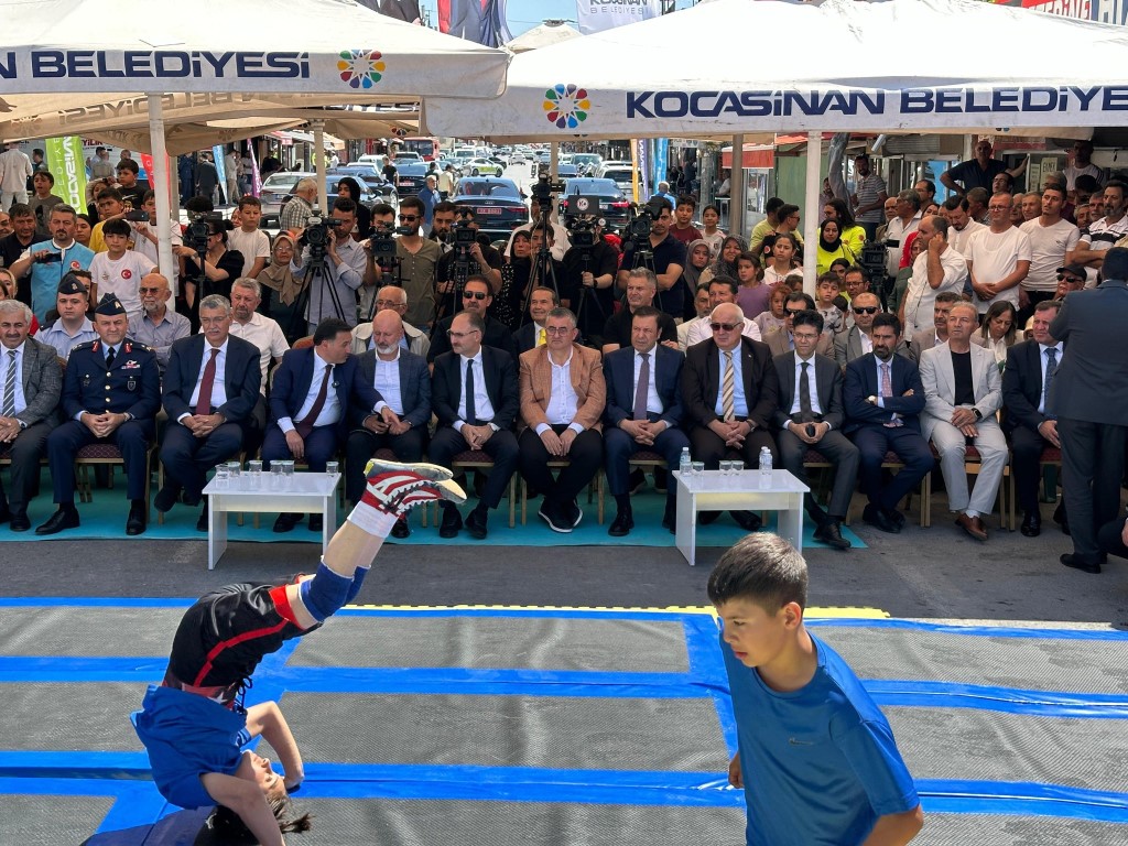 Kaymakamımız Sayın Sedat Sırrı Arısoy, Diyanet Vakfı ERVA Spor Okulu Açılış Törenine Katıldı