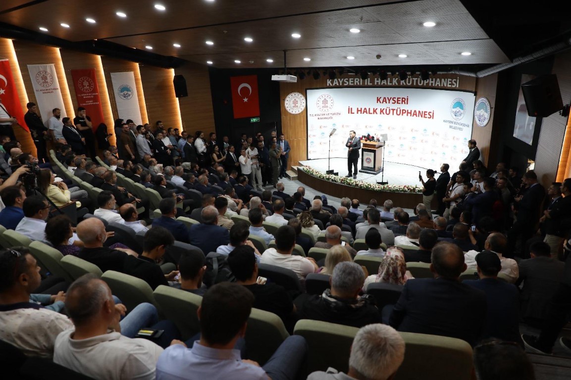 Kaymakamımız Sayın Sedat Sırrı Arısoy, İl Halk Kütüphanesi'nin Açılış Töreni'ne Katıldı