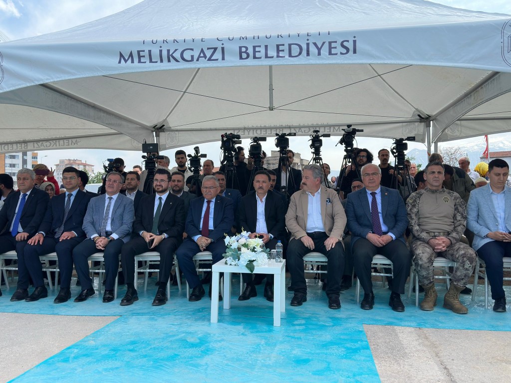 Kaymakamımız Sayın Sedat Sırrı Arısoy, Kentsel Dönüşüm Konutları Temel Atma Törenine Katıldı